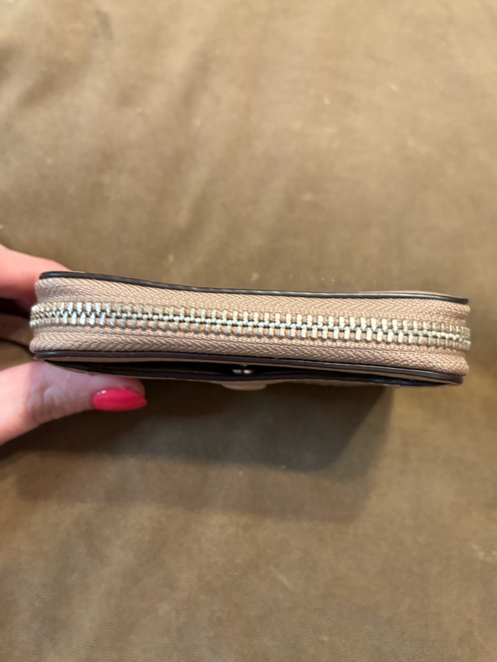 Marc Jacobs Pebbled Leather Small Snap Card Wallet in Taupe - Picture 7 of 9